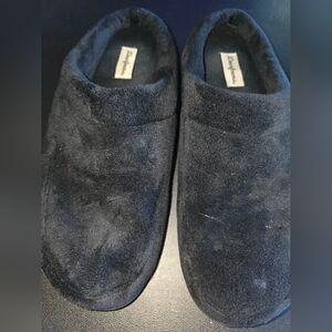 Used Mens size Large DearFoams slippers, in Blue and Black.